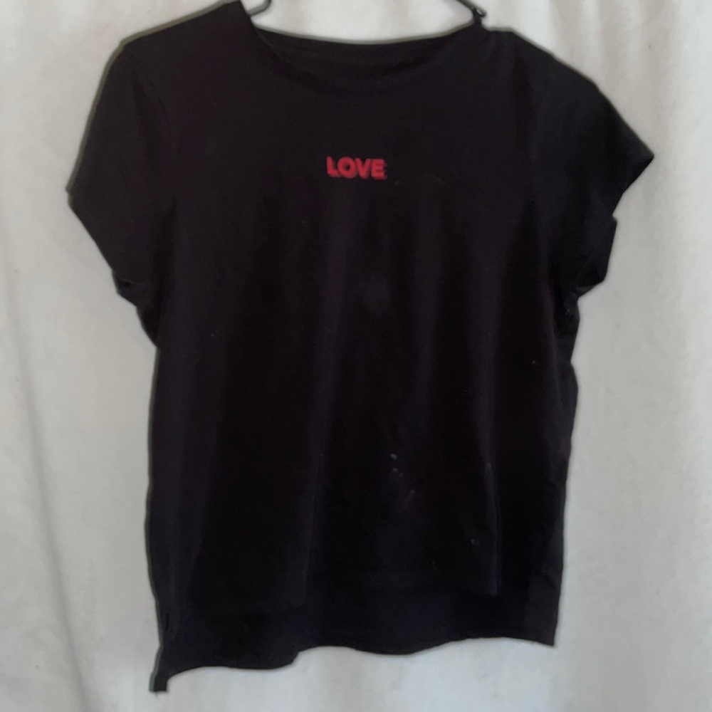 Black tee shirt “Love”